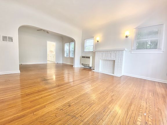 3rd image of 506 N Genesee Ave
