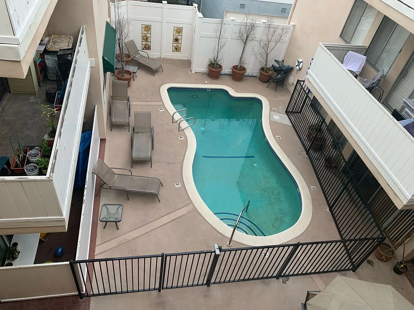 617 Rexford Apartments — Photo 4