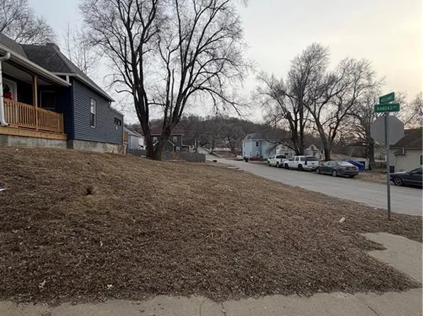 302 E Kansas Ave, Saint Joseph, MO 64504