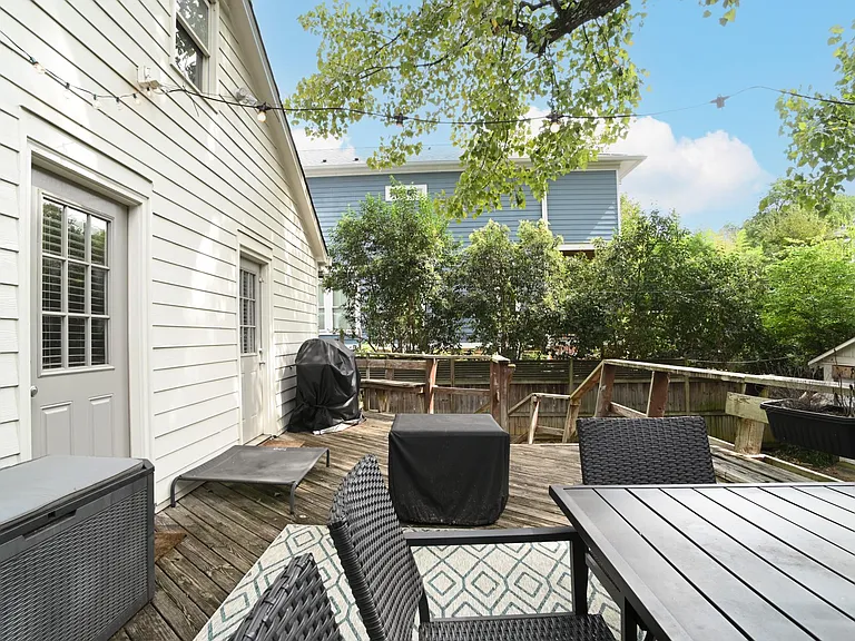 2215 Scott Ave — Photo 5