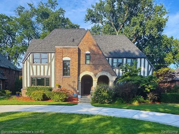 920 Balfour St, Grosse Pointe Park, MI 48230