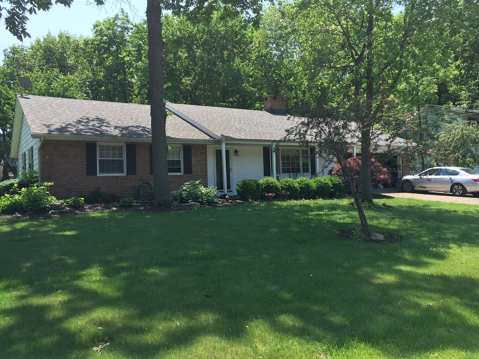 5001 Pineview Dr photo 1