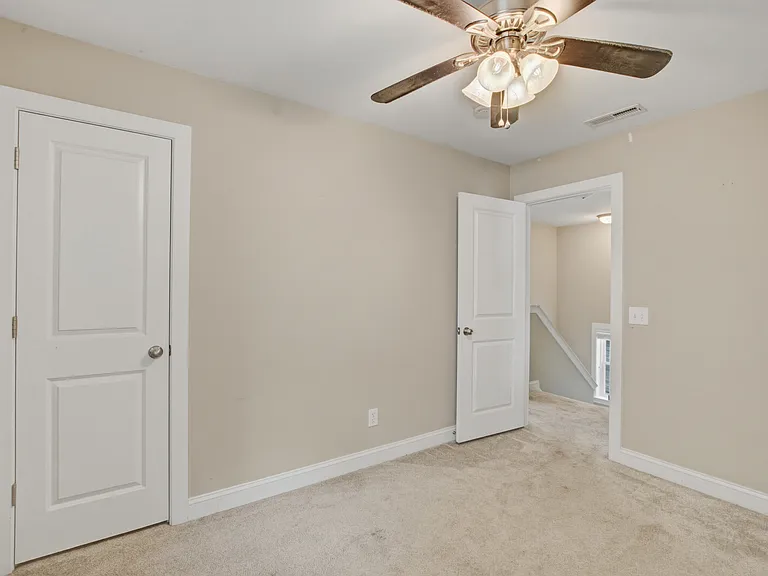 21 Oak Forest Dr #B — Photo 3