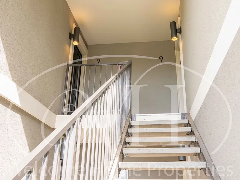 627 N Roosevelt St — Photo 8