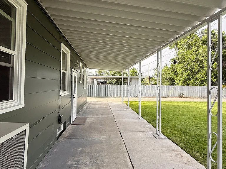 1520 Mahan Ave — Photo 22