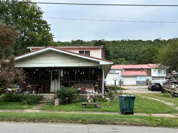 734 N 4th Ave, Paden City, WV 26159