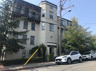 1001 Warfield Ave #104, Oakland, CA 94610