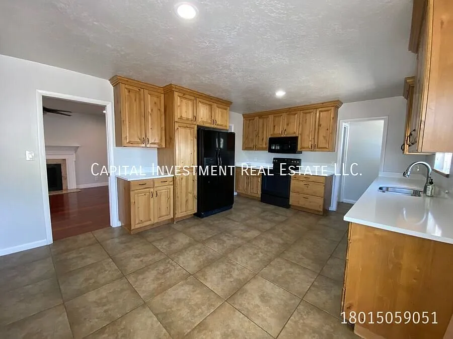 **Half Off September Rent! Apply Today Beautiful Home In Sugar House! Available Now! — Photo 4