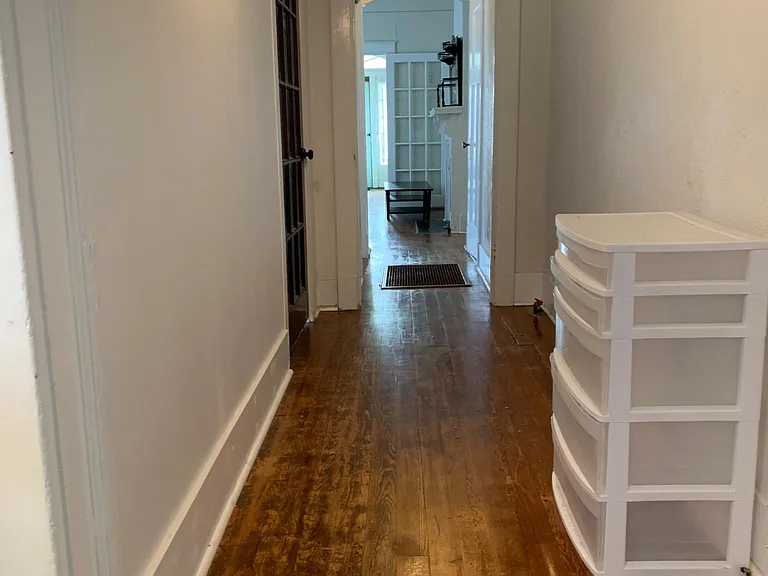 8601 S Claiborne Ave — Photo 7