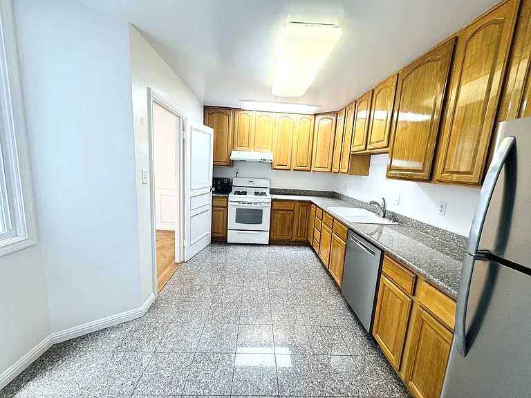 2130 31st Ave — Photo 6