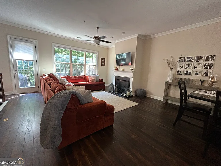 2413 Tenor Ln — Photo 2