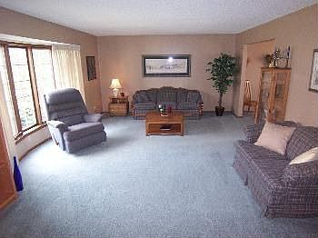 4th image of 1910 Polk Dr