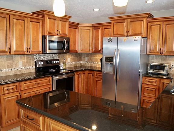 3rd image of 4835 Elizabeth Ln