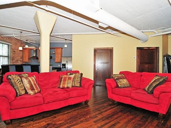 3rd image of 1818 N Water St Unit 302