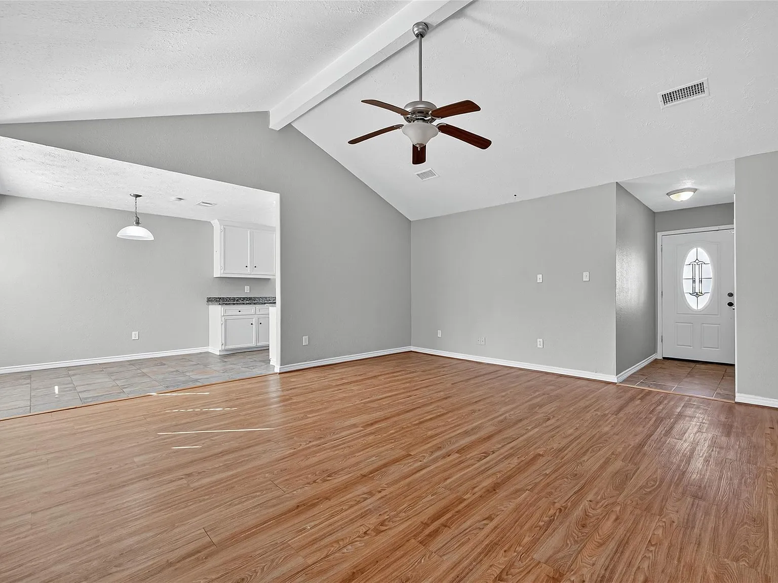 4 bed, 2.0 bath, 1405 sqft, $1,800 — Photo 1