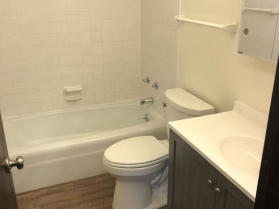 2nd image of 1426 Greenfield Ave #4