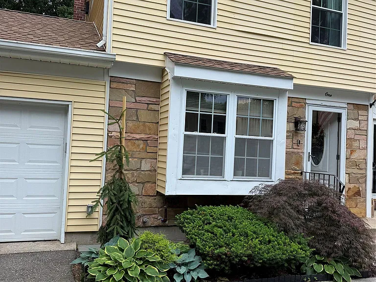 1 Thornton Cmns — Photo 2