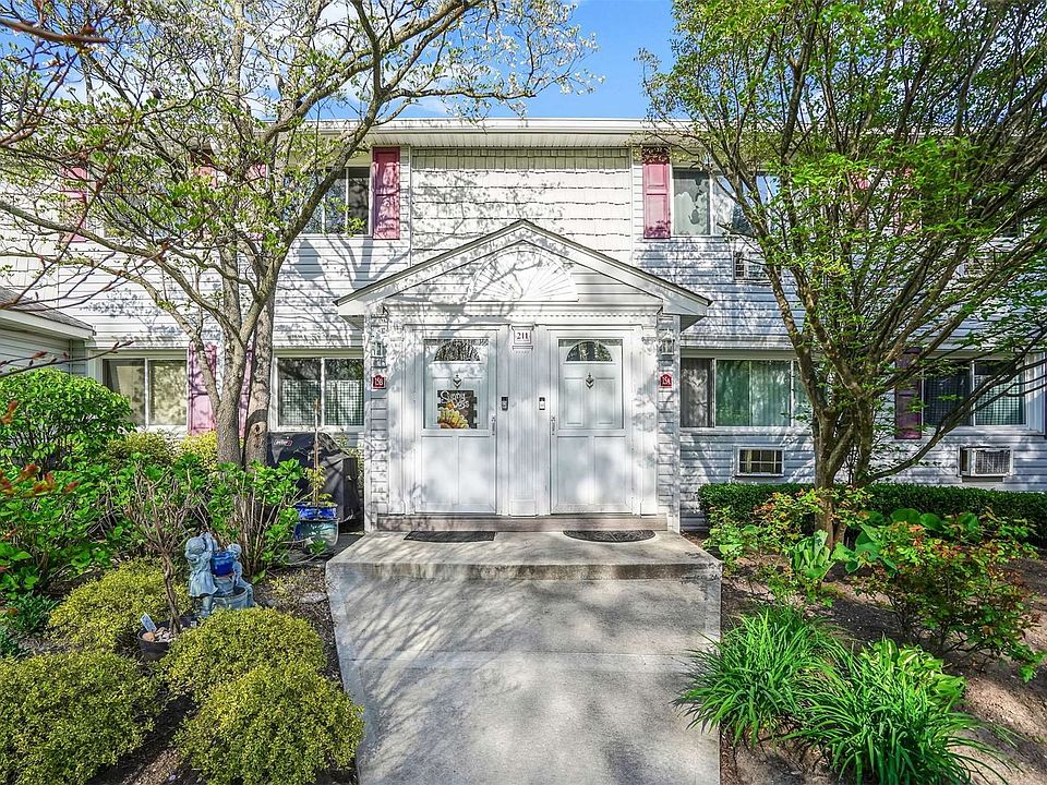 211 Terry Rd Smithtown NY Zillow