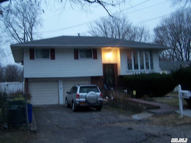 1st image of 17 Lindsay Ave