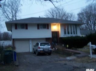 17 Lindsay Ave, Wyandanch, NY 11798