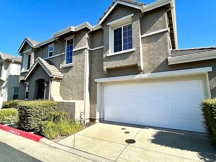 3 bed, 2.5 bath, 1464 sqft, $2,695 — Photo 2