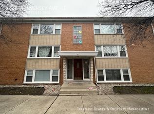 6225 W Diversey Ave #D, Chicago, IL 60639