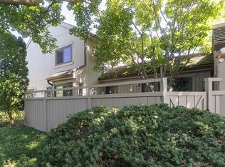 262 N Thornhill Ln, Barrington, IL 60010