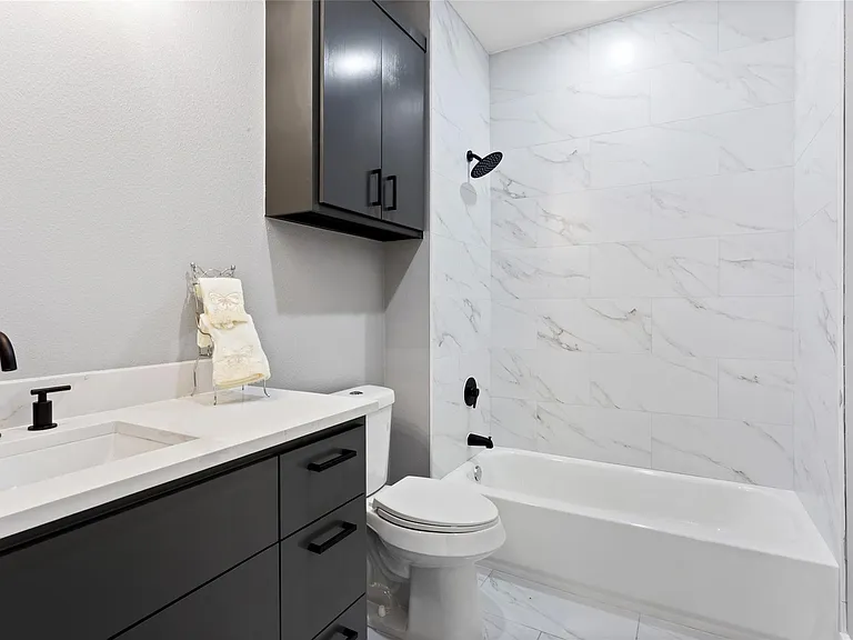 3220 Josephine St — Photo 17