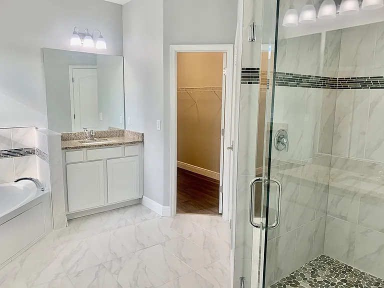 502 Americana Blvd NE — Photo 14