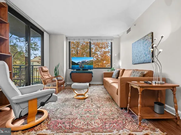 2451 Midtown Ave APT 203, Alexandria, VA 22303