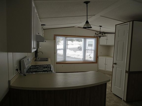 2nd image of 42-44 Winnie Ave