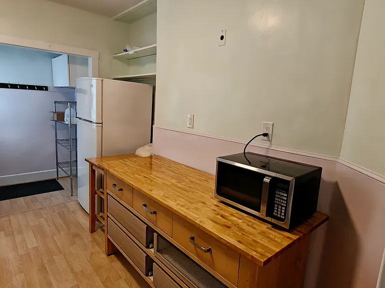 1 Newton Ave — Photo 1