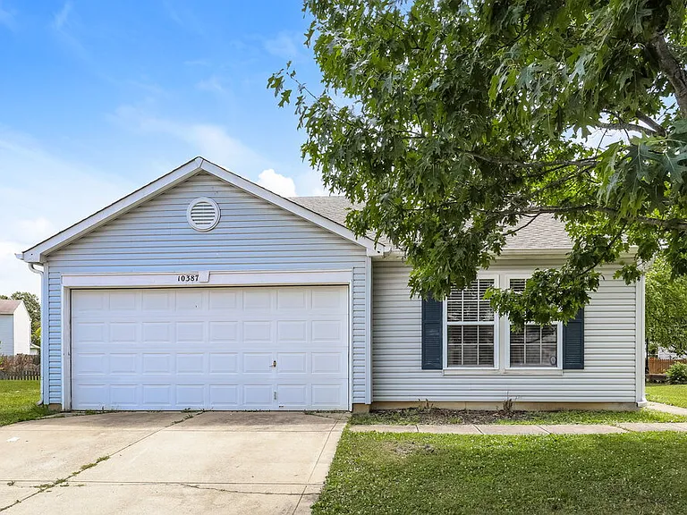 10387 Fairmont Ln — Photo 1