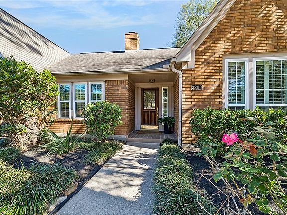 3rd image of 3206 Woodland View Drive
