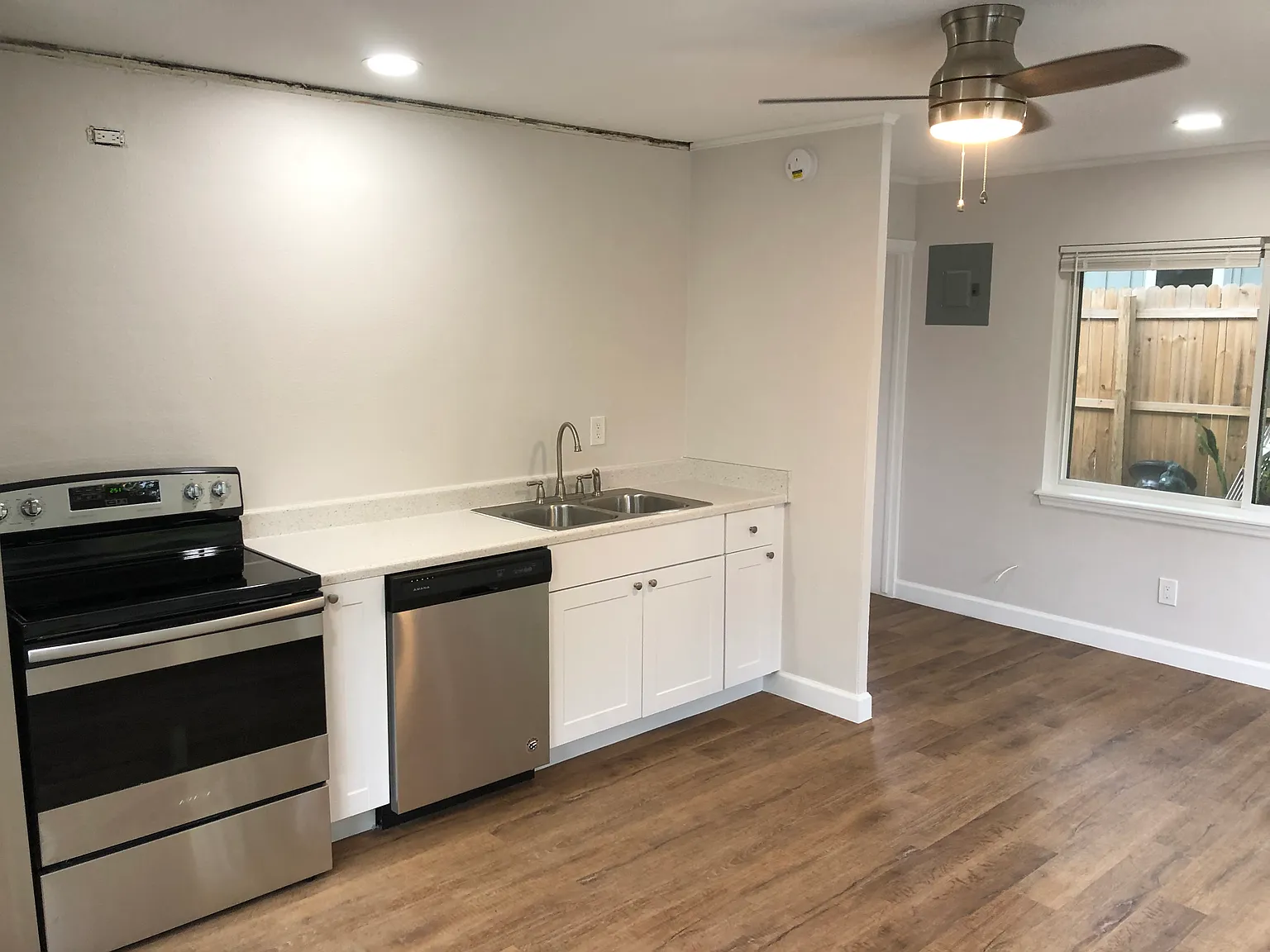Studio, 425 sqft, $1,350 — Photo 2