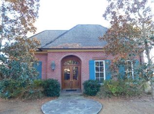 2 W Pins Ct, Natchez, MS 39120