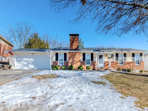 1216 Port Royal Dr, Saint Louis, MO 63146