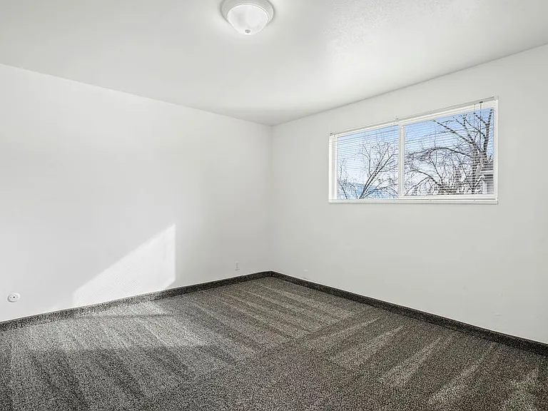 Mark Twain Apartments — Photo 10