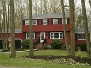 32 Paddock Ln, North Andover, MA 01845