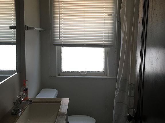 3rd image of 219 W Chesterfield St #1