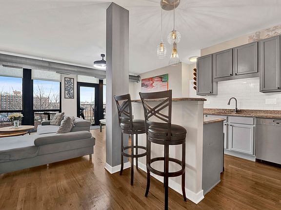 3rd image of 1151 W 15th St Unit 401