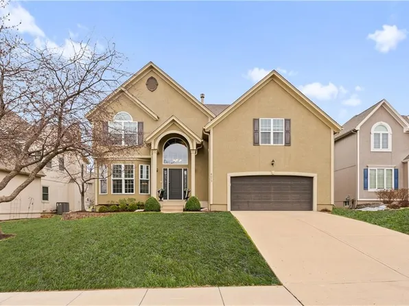 8012 W 131st Pl, Overland Park, KS 66213