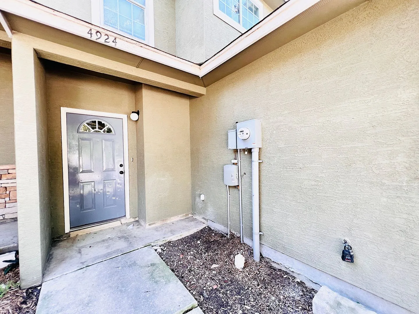 Cozy 3BR/2.5BA Townhome Near Medical Center, USAA & I-10 — Photo 2