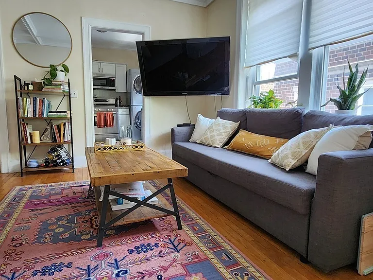 55 Thatcher St #6 — Photo 2