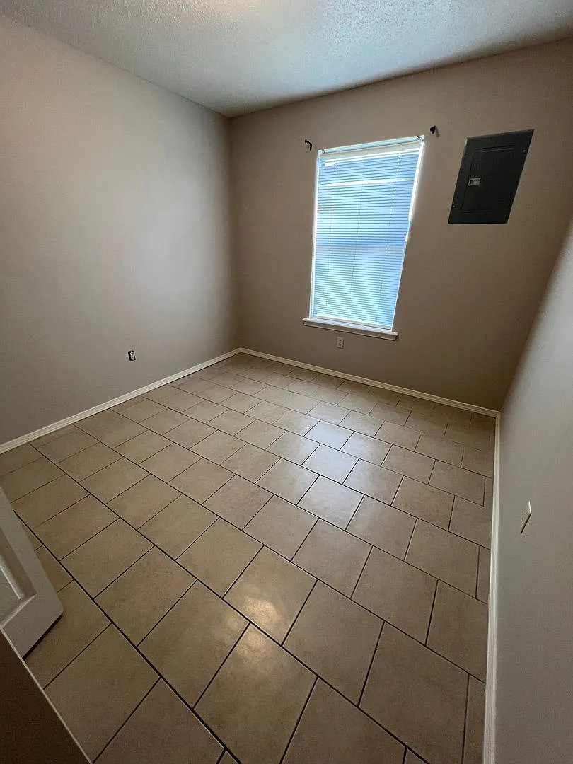 2301 Alma Blvd — Photo 2