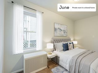 2852 N Lawndale Ave #1-C, Chicago, IL 60618