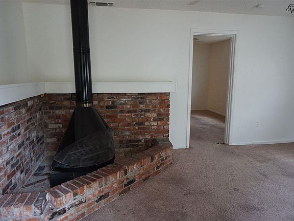 2nd image of 2211 Bridwell St