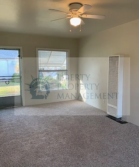 317 W Locust St — Photo 3