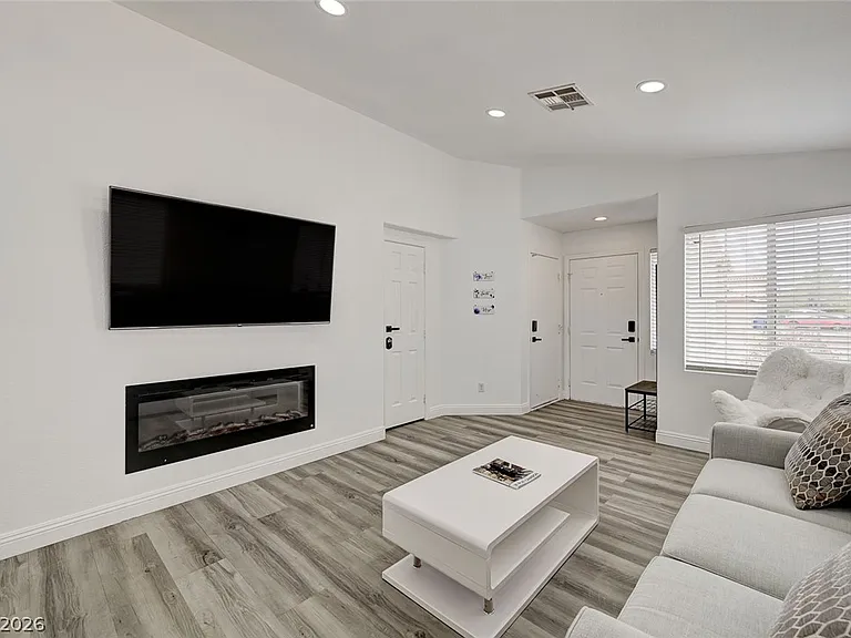 8127 Chambersberg St — Photo 5