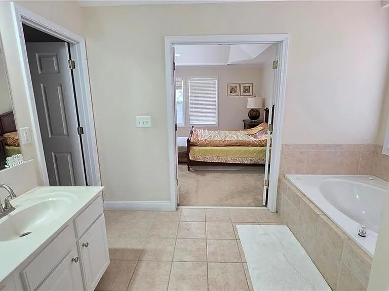 4060 Suwanee Bend Dr — Photo 18